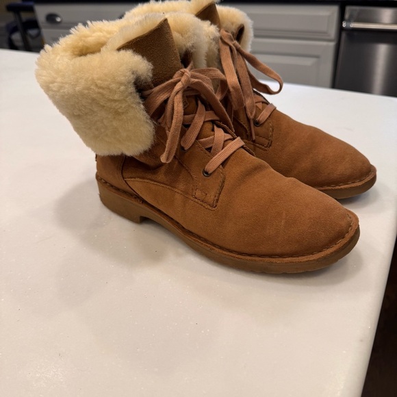 UGG WEYLYN LACE CHESTNUT SHEARLING CUFF BOOTS US 7 EU 38 - Picture 2 of 8